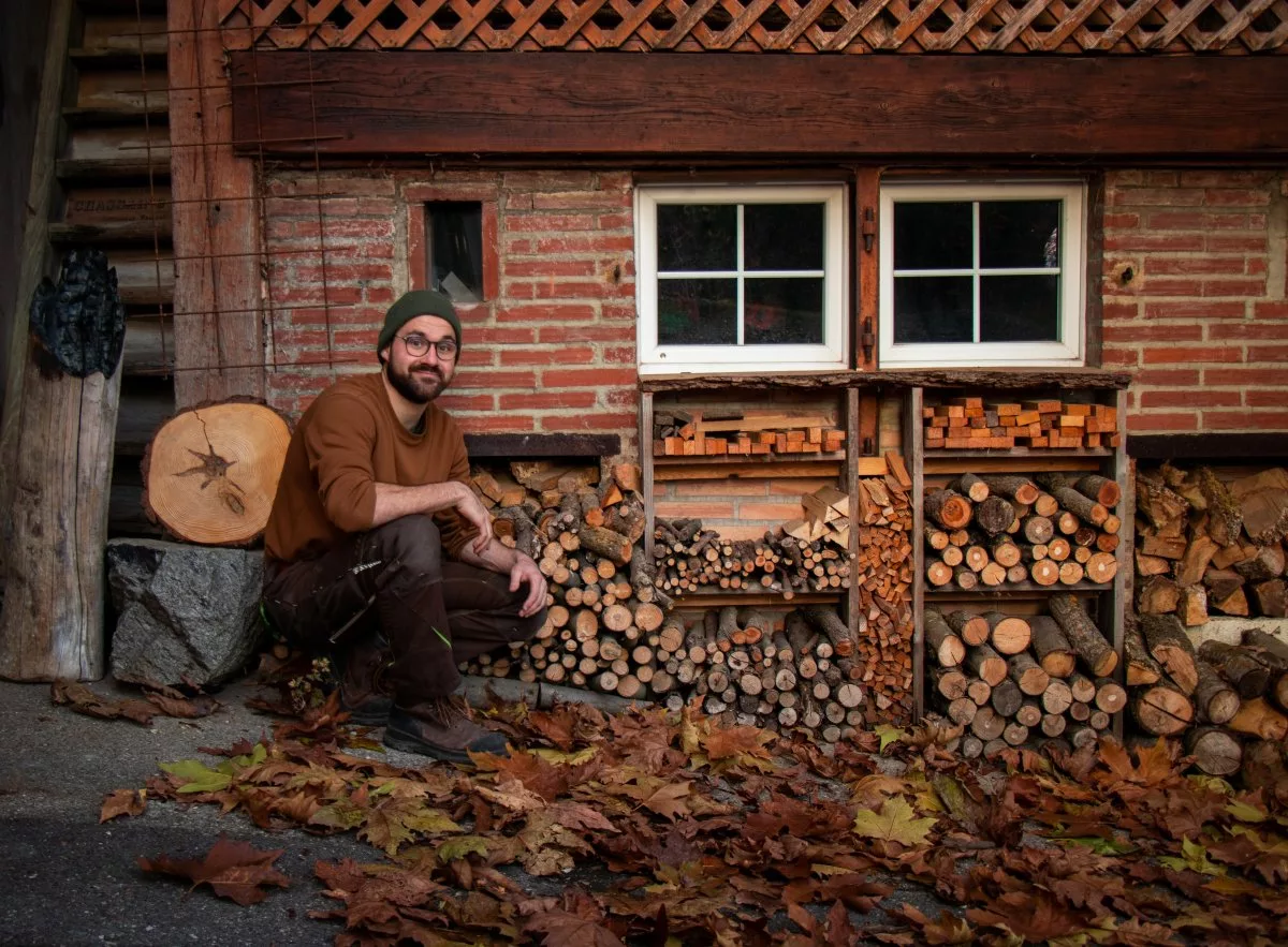 Le bois qui sèche devant la ferme