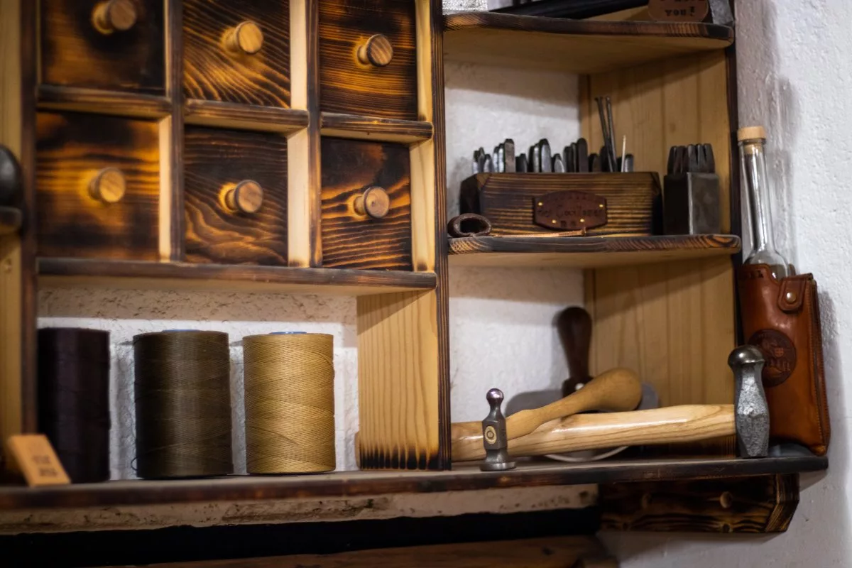 Les étagères d'outils de l'atelier